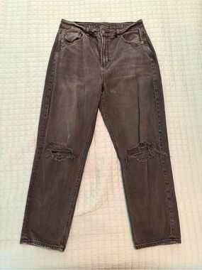 American Eagle
Outfitters Distressed
Mom Jeans - Black | 10 Regular